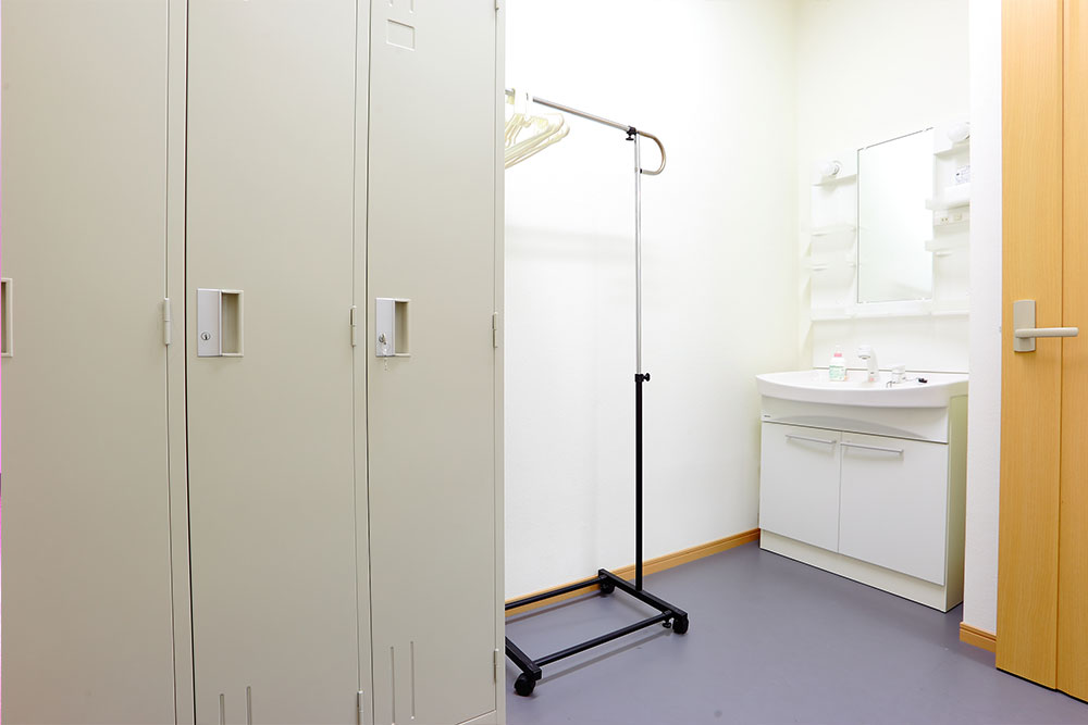 picture03_3 名古屋の総合ダンススタジオ studio Mの男子更衣室